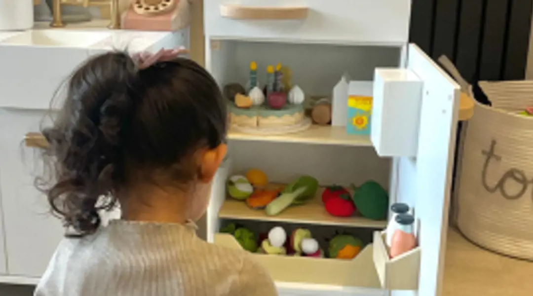 The Le Toy Van Fridge Freezer: Imaginative Roleplay Toy for Little Ones